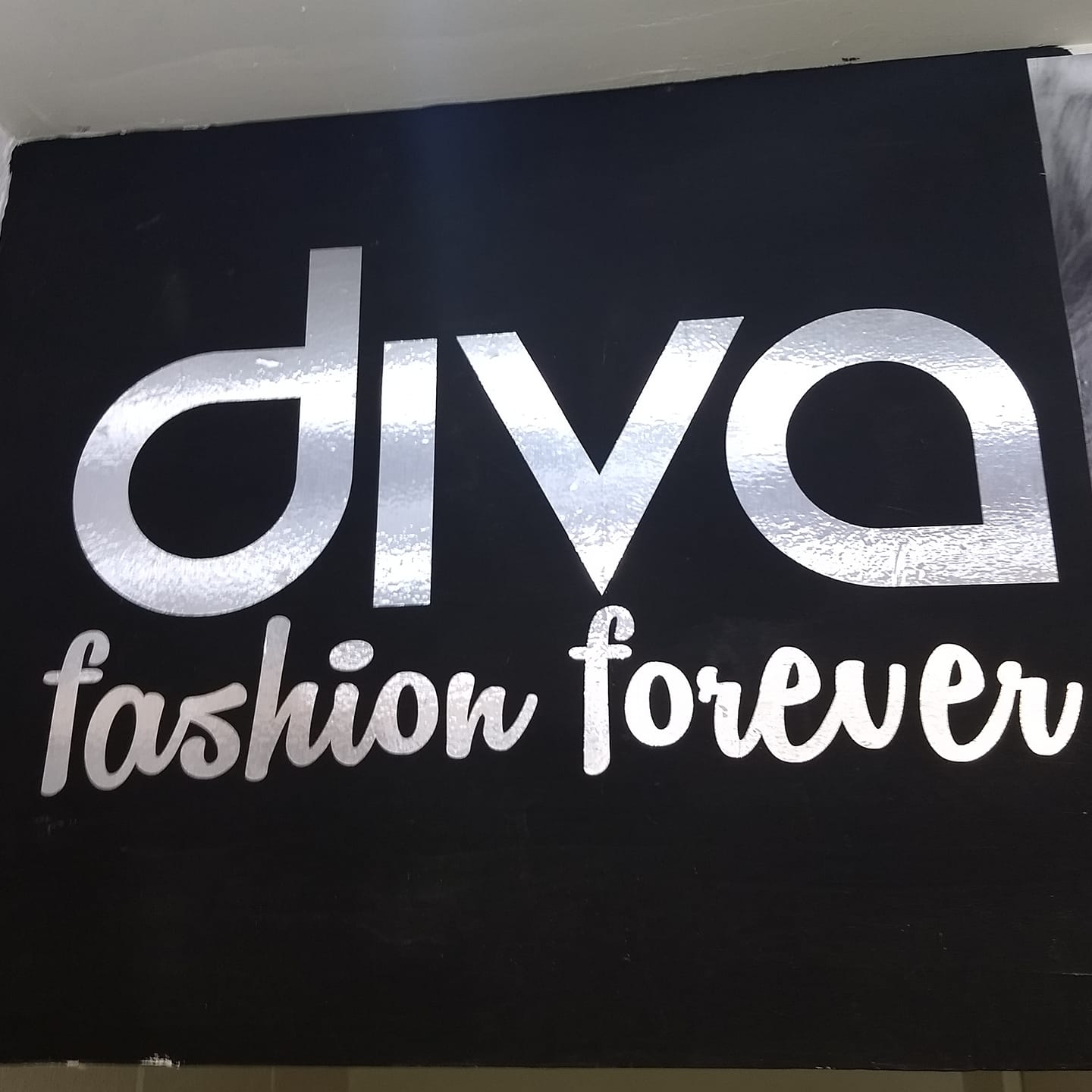 DIIVVAAAS.jpg