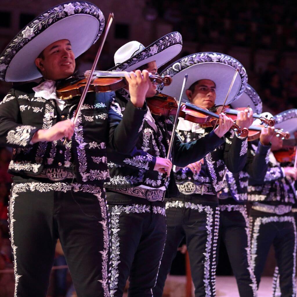 mariachis.jpg